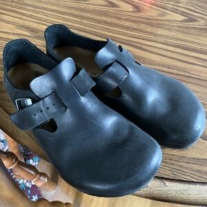 Birkenstock London Clogs - oiled leather, black